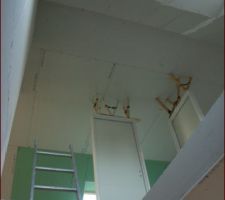 Vue des portes posées à l'étage