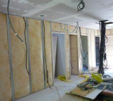 La m&ecirc;me .. apr&egrave;s pose de l'isolant dans les cloisons.