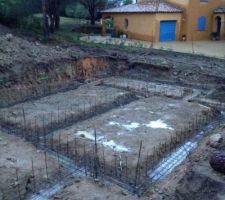 Les fondations se poursuivent malgr&eacute; le mauvais temps