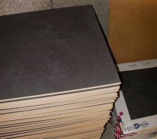 11 fevr : carrelage gris anthracite cuisine et wc