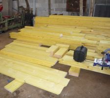 Voici le bois tailler et tracer pour les murs.... prêts à être assembler