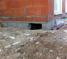 Surprise.
Acc&egrave;s au Vide-sanitaire fait.