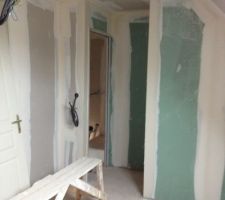 L'électricité en cours dans la chambre ma fille
