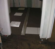 13 fevr : chape sdb du rdc pour carrelage en pose scellée