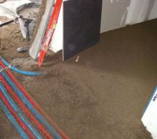 13 fevr : chape wc du rdc pour carrelage en pose scellée