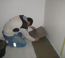 1er carrelage pos&eacute;