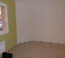 La chambre de notre plus petite, avec tapisseries et parquets