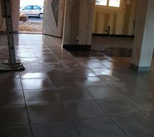 15 fevr : fin carrelage rdc et pose des plinthes (entrée)