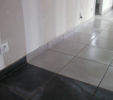 15 fevr : fin carrelage rdc et pose des plinthes