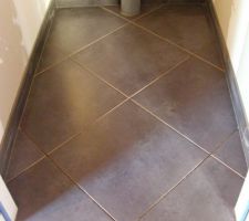 15 fevr : fin carrelage rdc et pose des plinthes (wc)