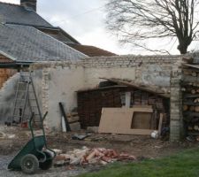 Démontage ancien bâtiment pour implantation du garage