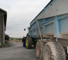 Et une bennes de 18 tonnes de pleine plus qu'as la vider ! c'est partie