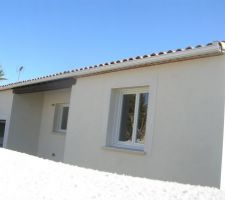 Eduit: G20
Modénatures en relief: G00
Gouttière alu: Blanche.