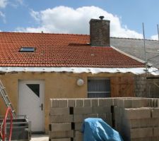 Arrivée des parpaings pour les pignons