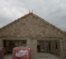 Coffrage et coulage des arase de pignons