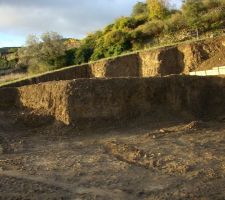 LA MARCHE!!a droite le trou du garage.
L'habitable est &agrave; cheval sur le trou et le plat au fond