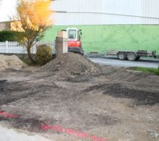 Pr&eacute;paration de la cour devant le garage