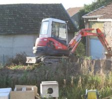 Mise a niveau des terres a l?arri&egrave;re du terrain