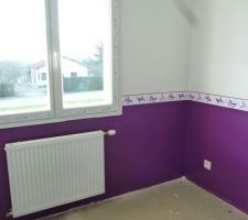 La chambre de notre n°4, une fois la peinture et la frise finies