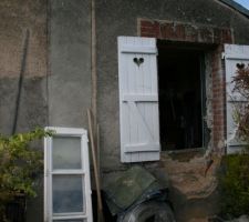 Mauvaise surprise le mur est en trop mauvais état reste plus cas le démonter !