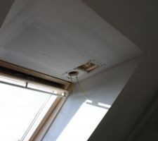 Trou suite oublie alim store VELUX à boucher