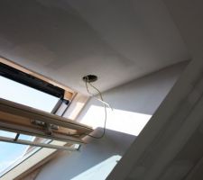 Trou suite oublie alim store VELUX à boucher
