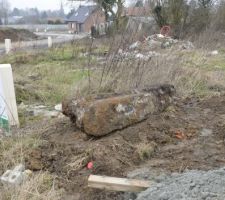 Un bloc de béton de 400 kg. Que vais-je pouvoir en faire ?!
Il était sous la maison, ils ont bien galérés pour le sortir...