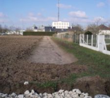 La c&eacute;l&egrave;bre noue au fond du jardin