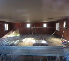 Plafond terminée, pause des rails pour les cloisons au sol