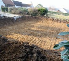 Terrassement vide sanitaire. La on se rend compte de la taille de la maison,nous avons peut etre vu grand