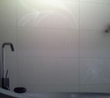 Choix salle de bain mais blanc le sol noir
