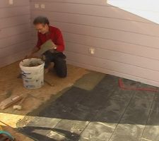 Prevoir une colle souple pour la pose sur l'OSB