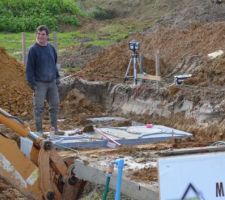 La cuve pour la cave a été remplie d'eau afin de ne pas remonter