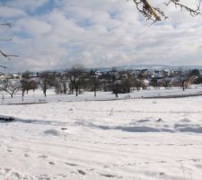 Vue du terrain depuis le chemin d'acc&egrave;s (Sud-Est)