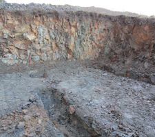 Terrassement en zone rocheuse (bien pr&eacute;vu dans l'&eacute;tude de sol).. la surprise : le cout du BRH .
Mais en cours chez le constructeur qui nous apportera probablement une r&eacute;ponse satisfaisante .