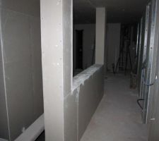 Couloir desservant les chambres (en arrivant de l'escalier)
