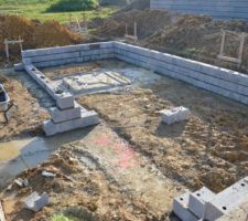 Les premiers rangs de parpaings