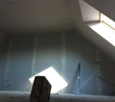 Photo du 1er &eacute;tage il ne reste que les cloisons et l'enduit &agrave;faire