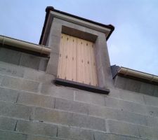 Gros probl&egrave;mes sur la pose des garde-corps, pas adapt&eacute;s avec la largeur des volets bois. Qu'ils se d&eacute;merdent, tout doit &ecirc;tre comme sur le plan!