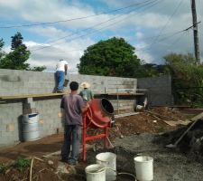 Fin du mur de cloture cot&eacute; EST,reste le cr&eacute;pissage...