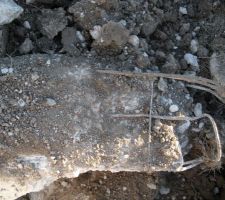 Fondation cass&eacute; car rien fait dans les normes, comme on peut le voir les ferrailles ne sont pas pris dans le beton