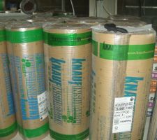 Les rouleaux d'isolant a poser dans toute la maison.
