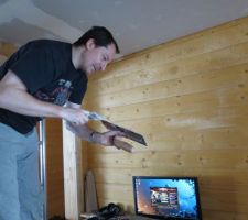 Un update de 1.7 GB, ca te traduit en 2 heures de placo :)