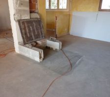 Ragréage de la semelle de l'ancienne cheminée
