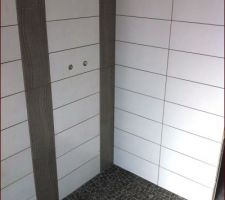 D&eacute;but de la fa&iuml;ence : douche du rdc