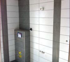 Fa&iuml;ence sdb du rdc