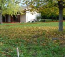 Voici un panoramique de la partie o&ugrave; l'on va mettre la maison. Cette photo est prise au bout du chemin.