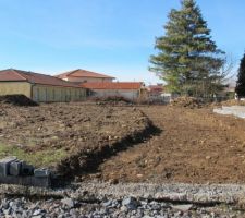 Chemin d'acc&egrave;s (le garage va &ecirc;tre au fond)