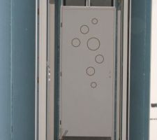 Finition autour de la porte des WC, pas simple !!