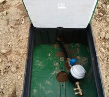 Ca y est on a de l'eau!!! Le chantier peu maintenant commencer. On attend plus que notre constructeur